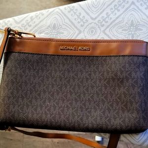 Michael kors clutch
